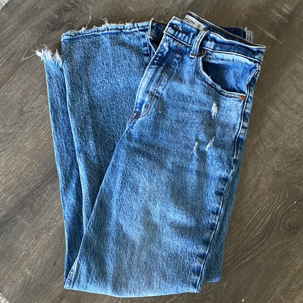 Abercrombie & Fitch The 90’s Straight Ultra High Rise Jeans (size 27S)